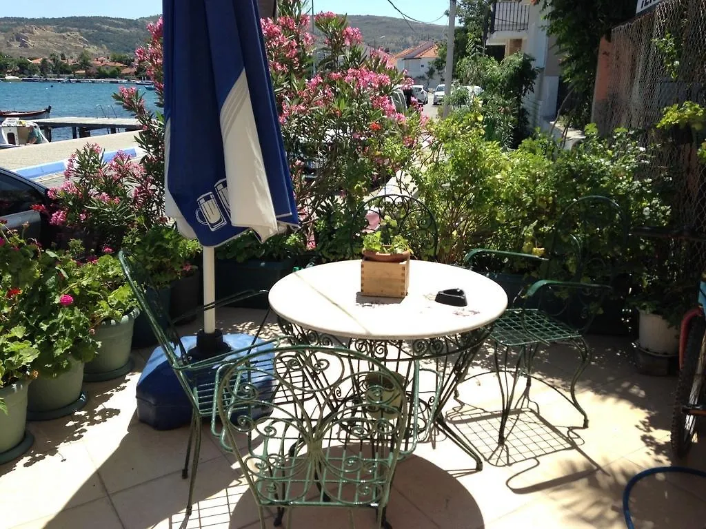 Foca Yali Hotel