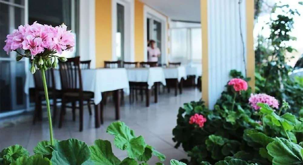 Foca Yali Hotel