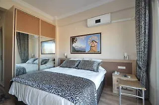 Foca Yali Hotel